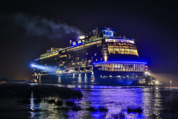 Die „Anthem of the Seas“ erstrahlt durch das gemeinsam von Barthelme und bluleu umgesetzte Beleuchtungskonzept.